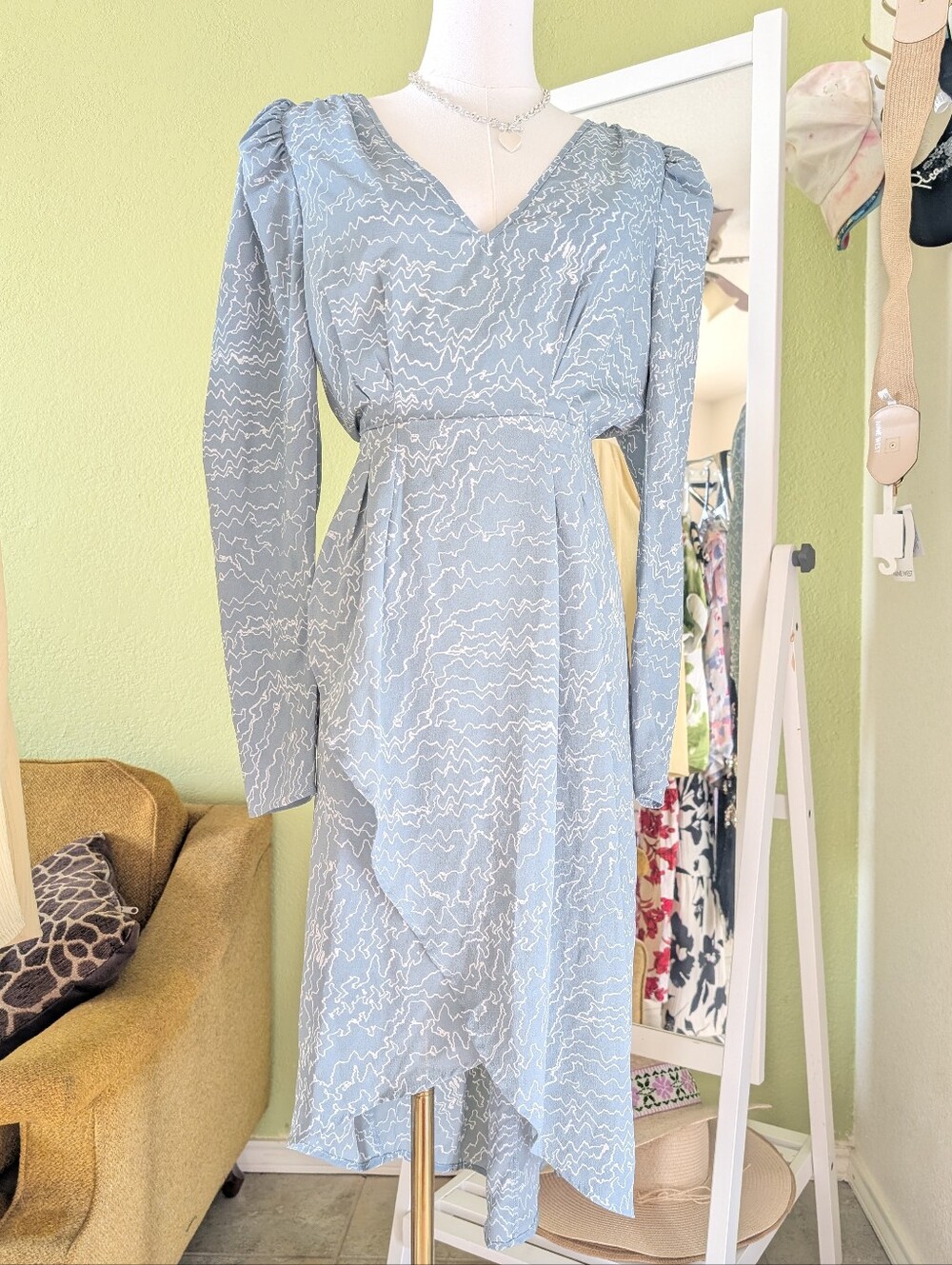 NEW Black And White Modern Relaxed Crossed Dress - Picture 2 of 3